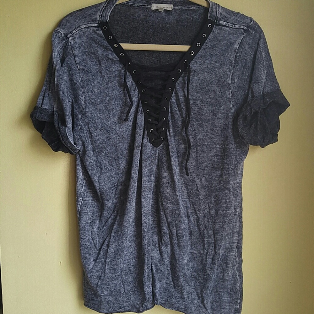An amazingly flattering Buckle shirt!